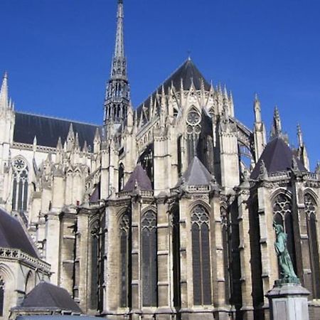 アミアンSuper Studio Au Pied De La Cathedraleアパートメント エクステリア 写真